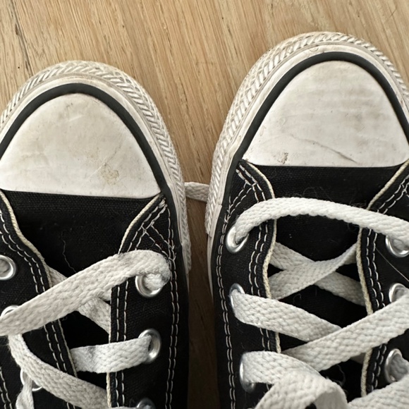 High Top Converse - women’s size 6 - Picture 4 of 5